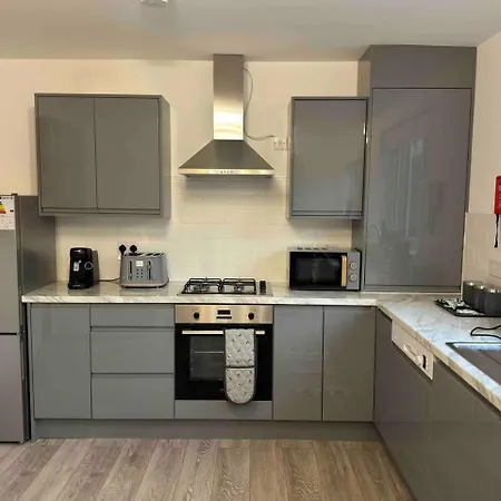 3-Bed Home Sleeps 8 Ideal For Large Groups Birmingham Exterior photo