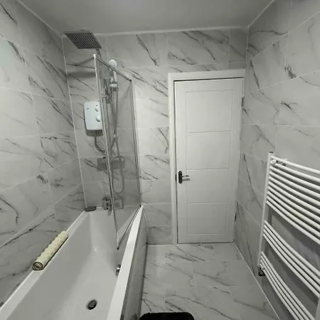 3-Bed Home Sleeps 8 Ideal For Large Groups Birmingham Exterior photo