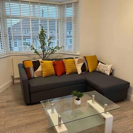 3-Bed Home Sleeps 8 Ideal For Large Groups Birmingham Exterior photo