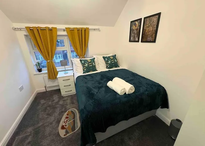 3-Bed Home Sleeps 8 Ideal For Large Groups