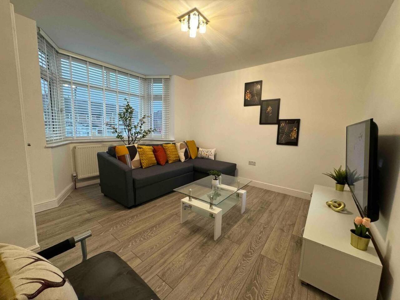 3-bed Sleeps 8 Ideal For Large Groups * Birmingham