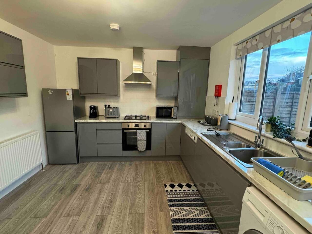 3-bed Sleeps 8 Ideal For Large Groups Birmingham
